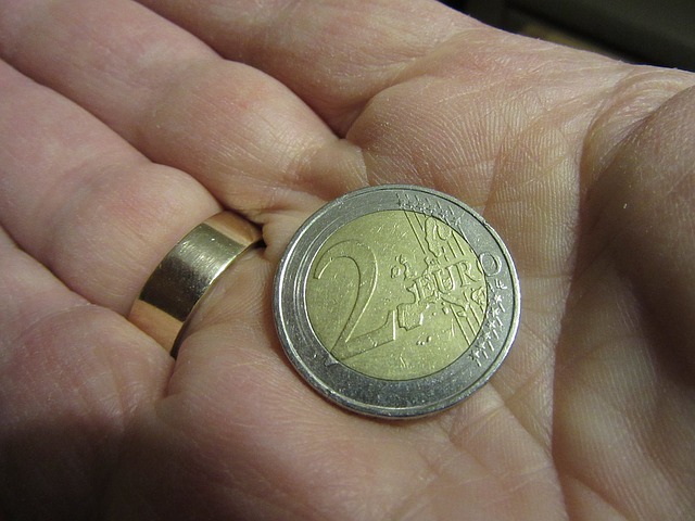 2 eura na dlani
